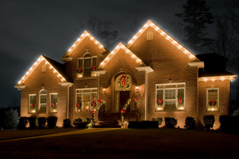 white christmas house lights